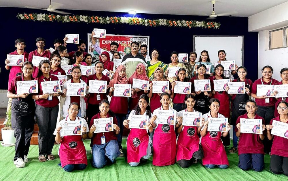 इंदुताई गायकवाड पाटील फिजिओथेरपी महाविद्यालयात आणि युनिक आर्ट्स रेजिन आर्ट कार्यशाळा
